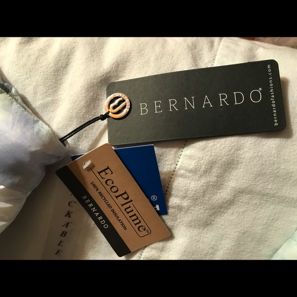 Bernardo packable hooded EcoPlume TM Jacket - Picture 7 of 12